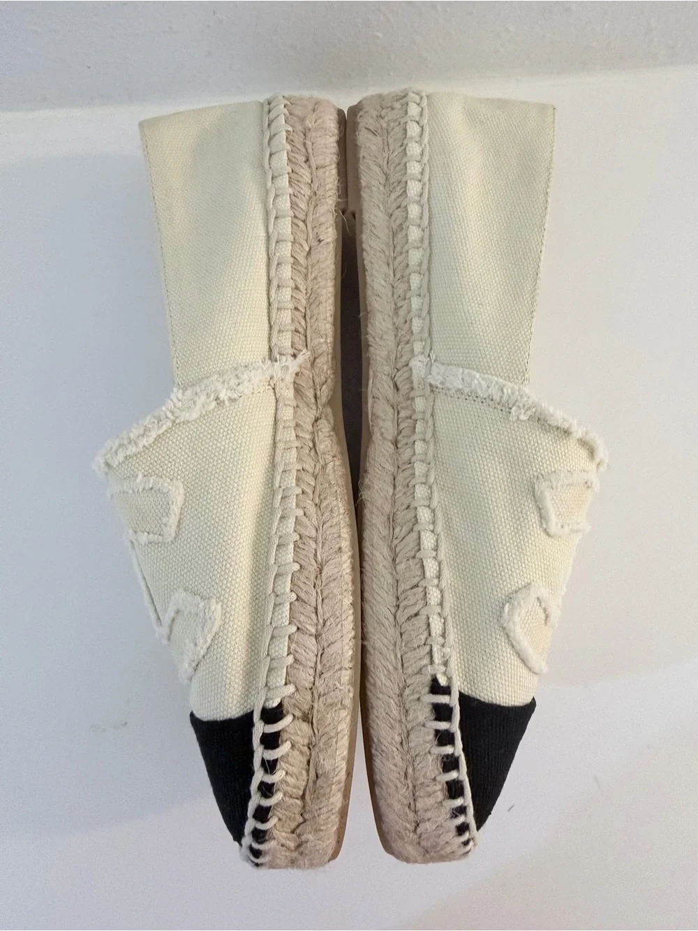 CHANEL Ivory Canvas Espadrilles with Black Cap Toe CC Logo size 38